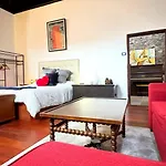 Nyaraló Caleton-gara-suites